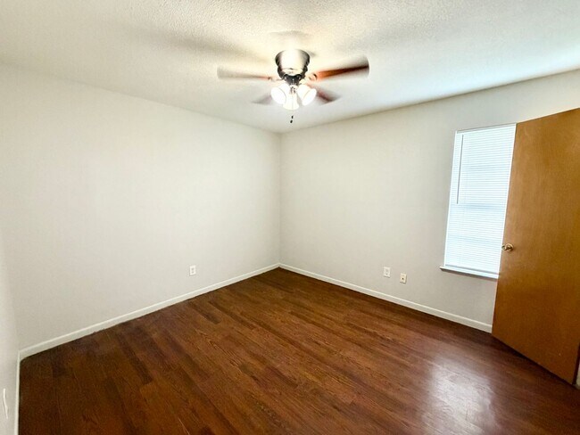 Building Photo - 3447 Pewitt Dr