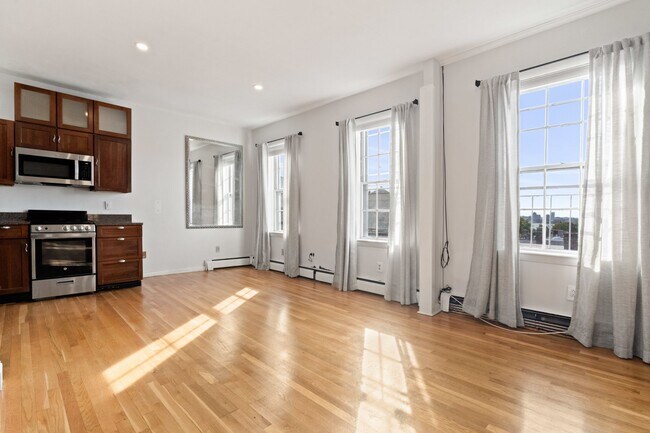 Primary Photo - 64 W Cedar St