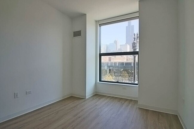 Building Photo - 801 W Van Buren St