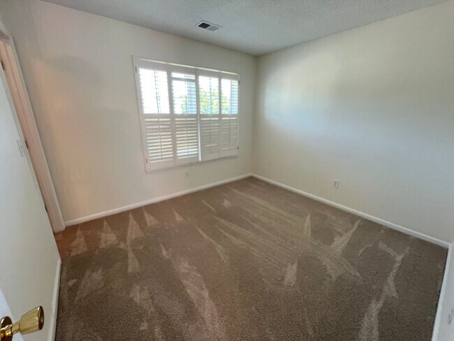Building Photo - 1513 Clarendon Way