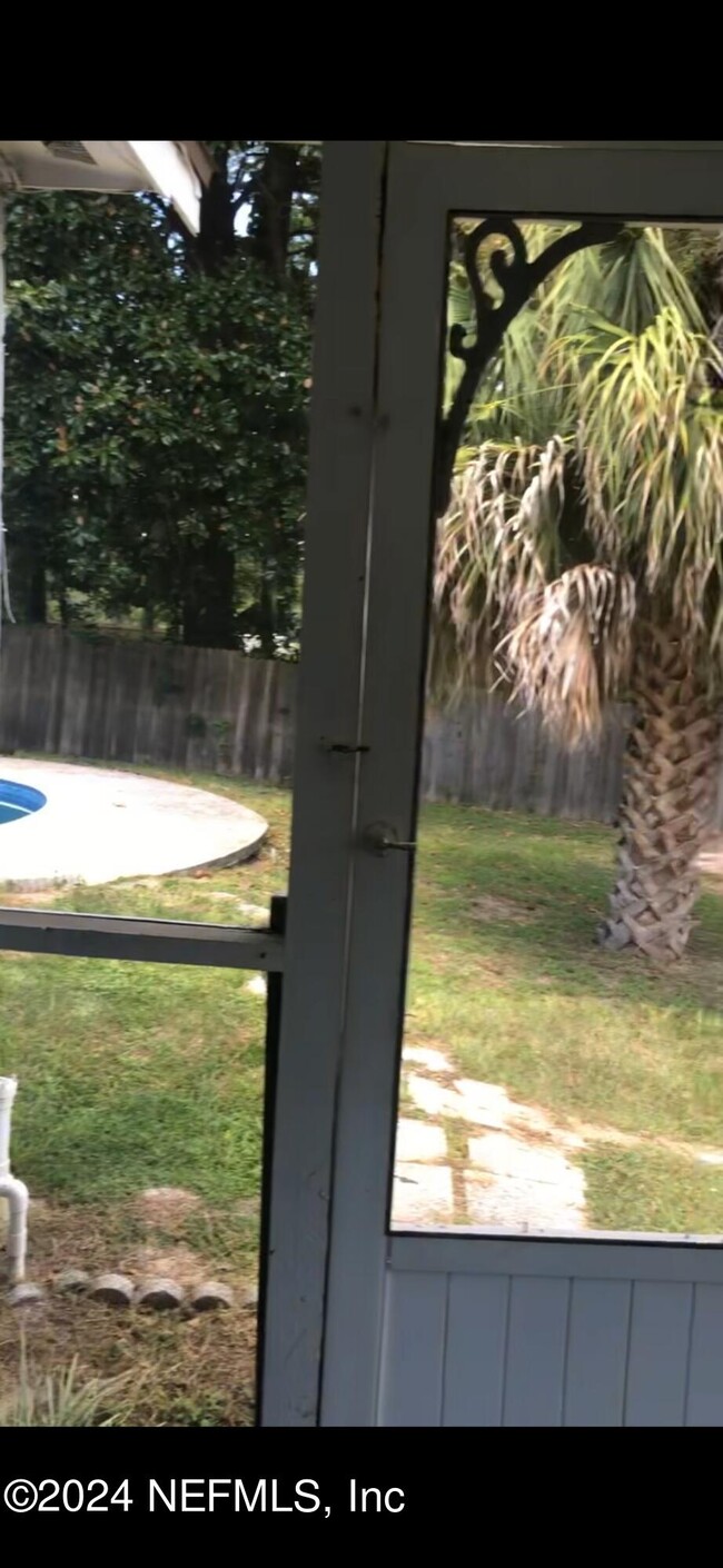 Building Photo - 421 Parkwood Dr