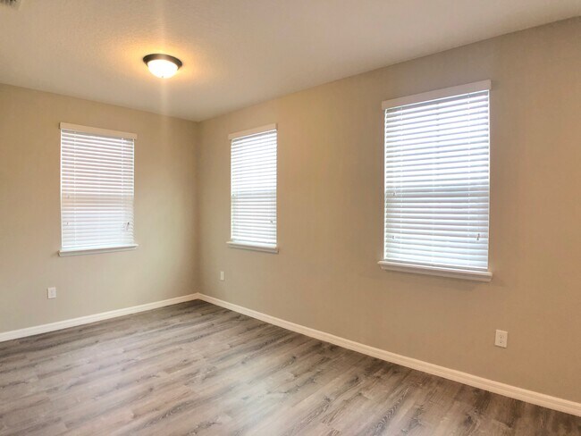 Building Photo - 12663 Salomon Cove Dr