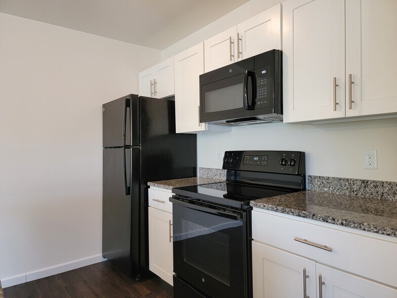 Building Photo - 62 Rollins Ln