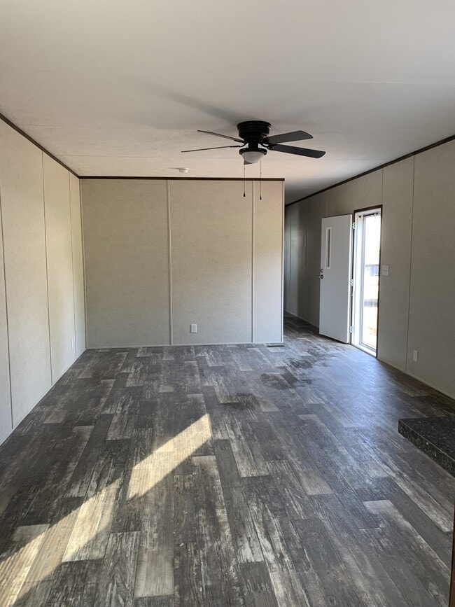 Building Photo - 325 Belew St