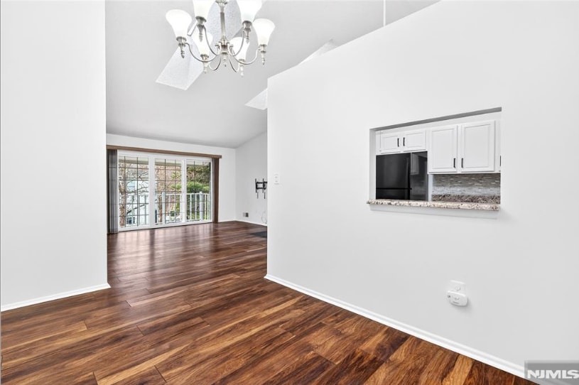 Building Photo - 556 Holly Ct