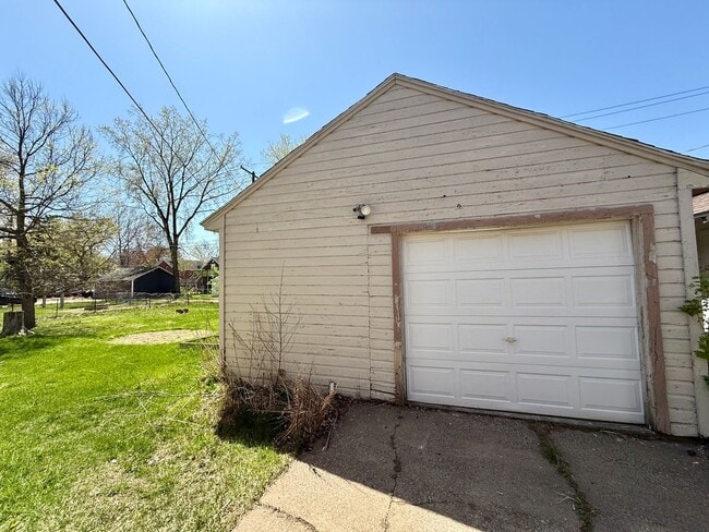 Building Photo - 3 Bed 1 Bath Single Family Home in Wausau - End Of Year Special: HALF OFF DEPOSIT!