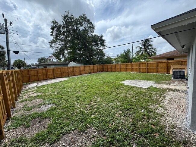 Building Photo - 300 NW 28th Way