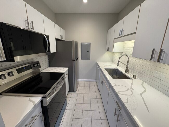 Building Photo - 600 S Dearborn St