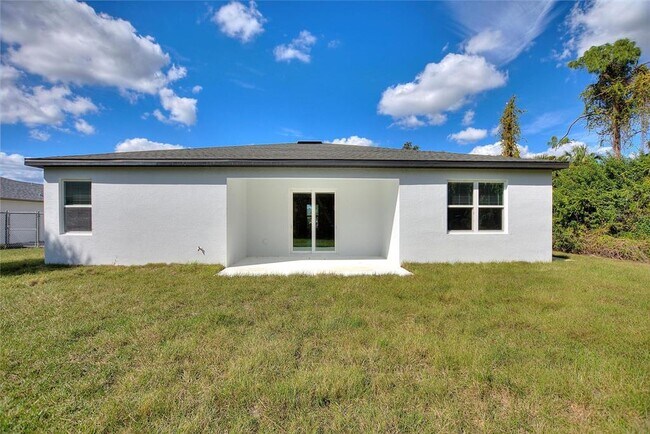 Building Photo - 3707 Fontainebleau St