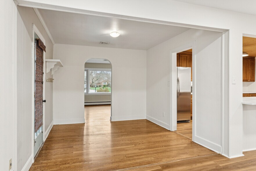 Building Photo - 12 Meadow Dr