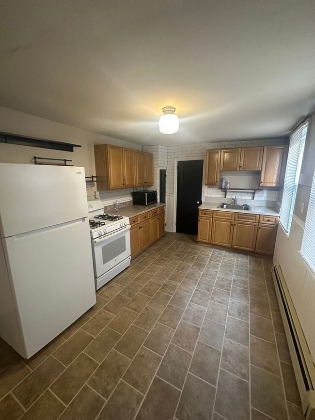 Building Photo - 451 Cherry St