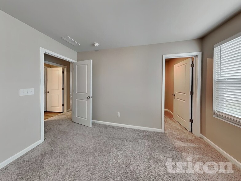 Building Photo - 3718 Streamside Dr