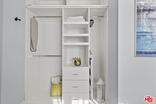 Building Photo - 120 Driftwood St