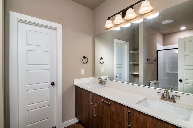 Building Photo - GORGEOUS 3 BEDROOM DUPLEX LOCATED IN MIDLOTHIAN ISD!