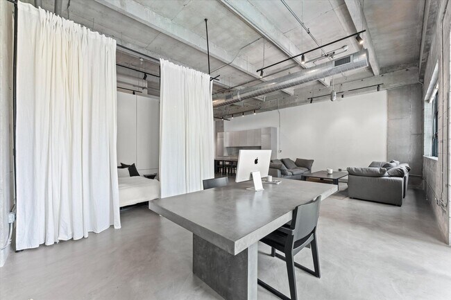 Building Photo - 1749 NE Miami Ct