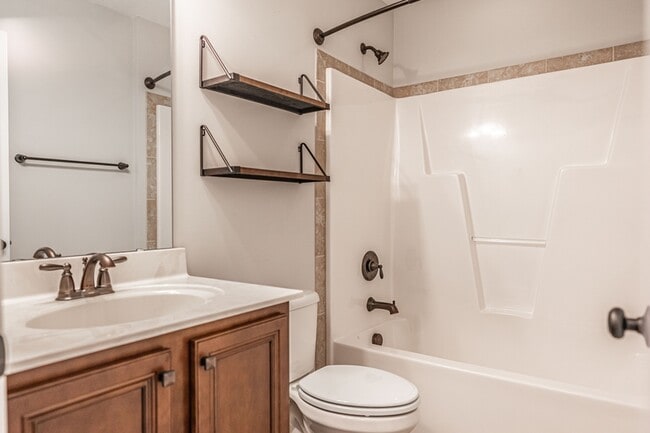 Building Photo - 100 Wiregrass Ln