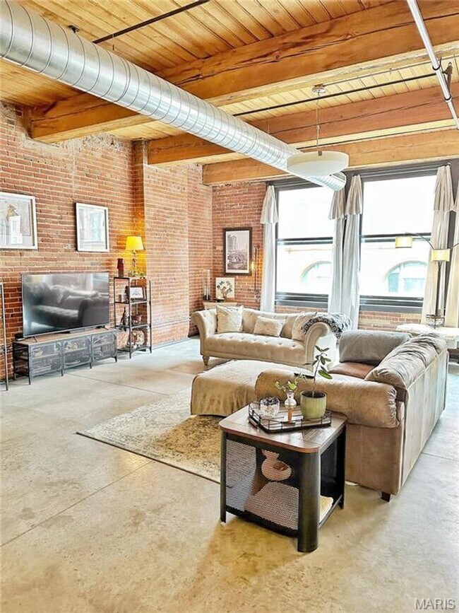 Building Photo - Live in the Heart of the Downtown Loft Dis...