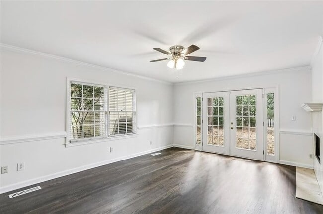 Building Photo - 2581 Sharondale Dr NE