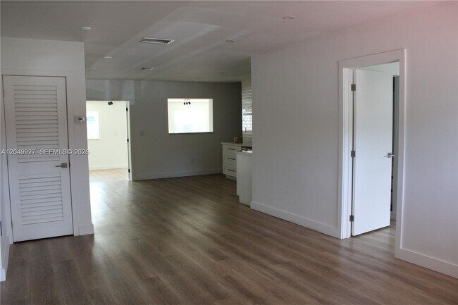 Building Photo - 3825 SW 88th Ct
