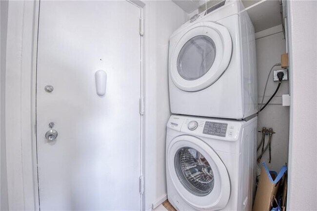 Building Photo - 320 Fort Duquesne Blvd