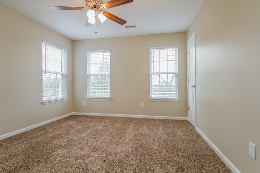 Building Photo - 1716 Carlyon Ct
