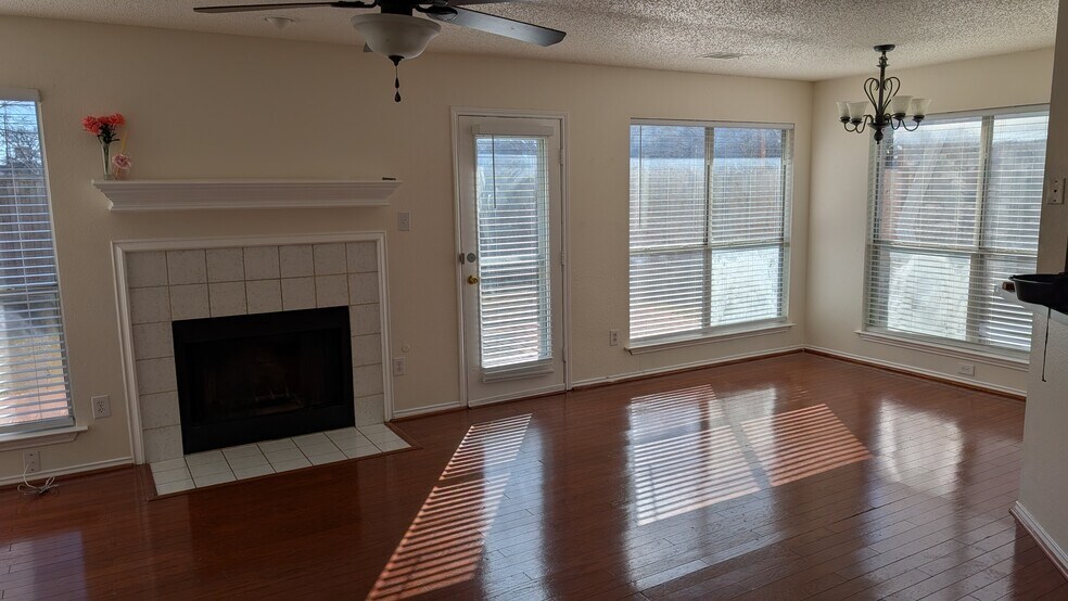 Building Photo - 5215 Waltham Ct