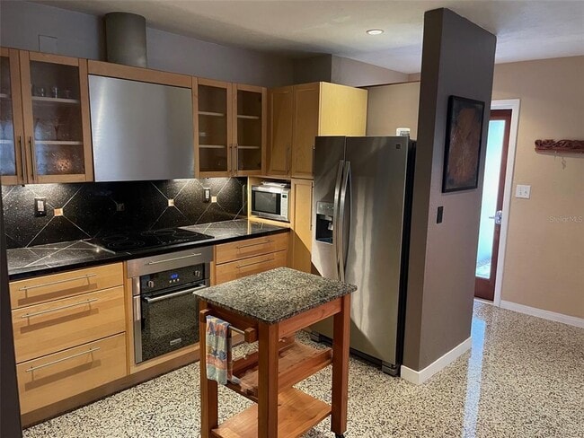 Building Photo - 4040 Poinsettia Dr