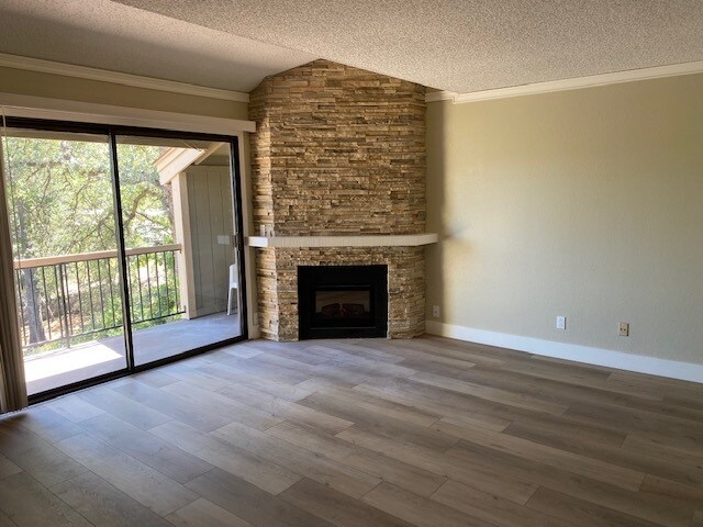 Building Photo - 13017 Lincoln Way