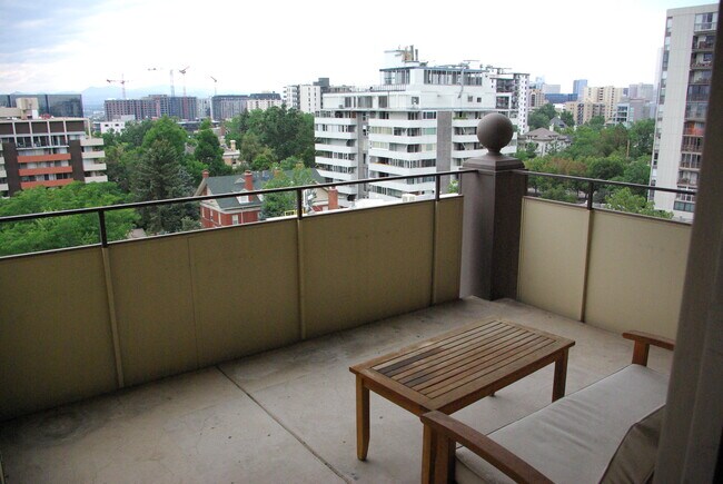 Building Photo - 700 N Washington St