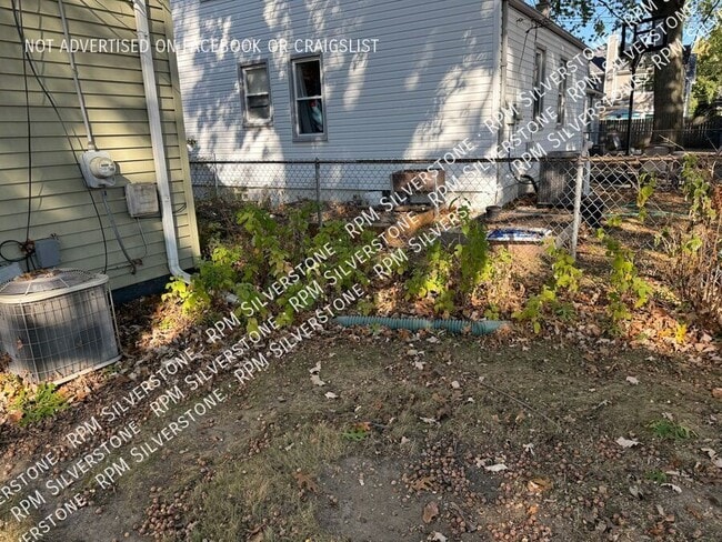 Building Photo - 2664 Tyler-