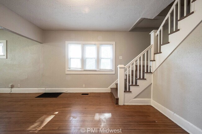 Building Photo - "Charming 3-Bed Duplex Gem in Indianapolis – Spacious 1300 Sq Ft Haven!"