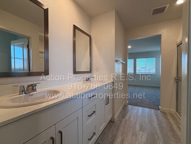 Building Photo - New Home: Amoruso Ranch Roseville:Solar DR Horton 4 Bedroom 2.5 Bath, Open Floor Plan,