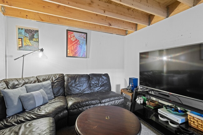 Building Photo - 15 3rd St