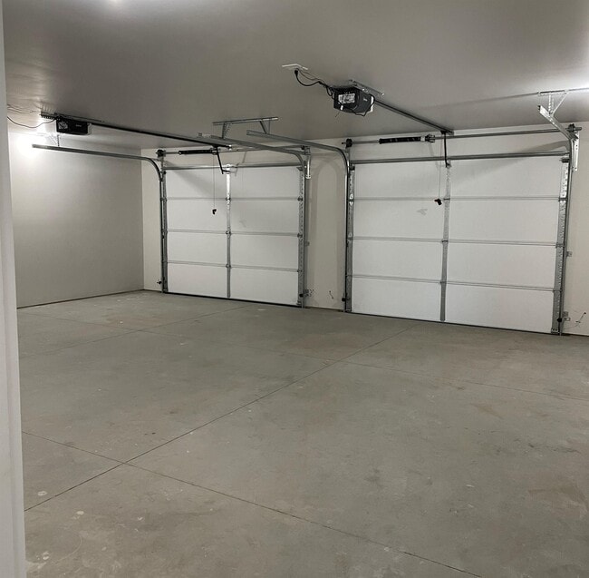 Building Photo - 122 S Russell Ave