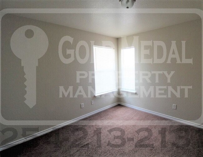 Building Photo - 4008 Cambridge Dr