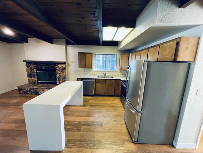 Building Photo - Spacious 4 bed 3 bath house for RENT in So...