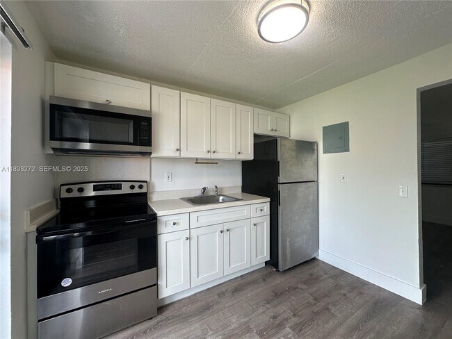 Building Photo - 529 SW 4th St