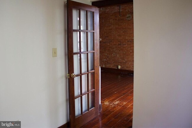 Building Photo - 209 W Chestnut St