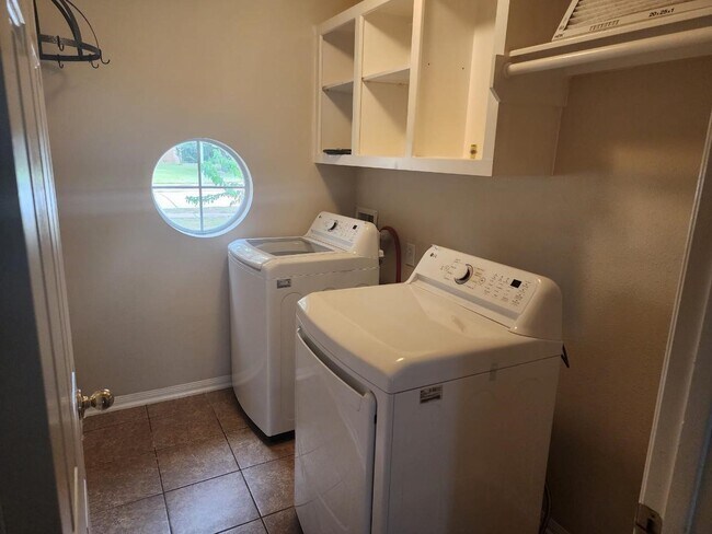 Building Photo - 6411 Briar Moss Ln