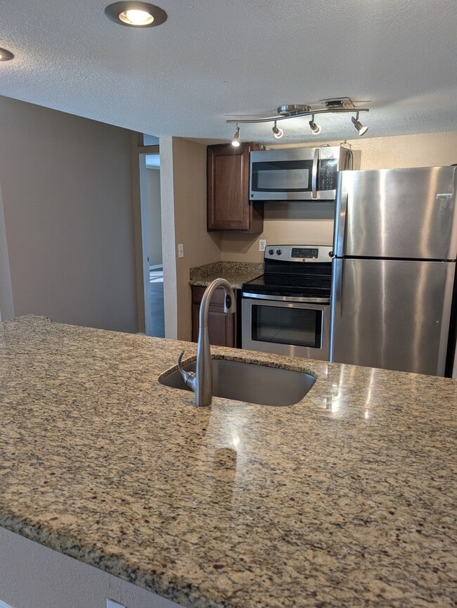 Building Photo - 1BR Condo w/ Pool & Covered Parking by The Galleria