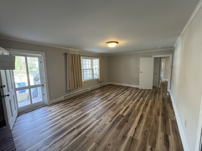 Building Photo - 408 E Simmons Ave