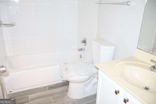 Building Photo - 308 Mill Pond Ct SE