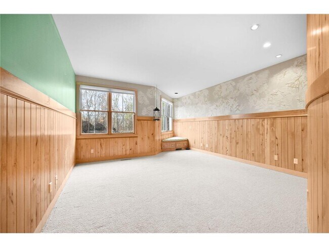 Building Photo - 1560 Bluff Creek Dr