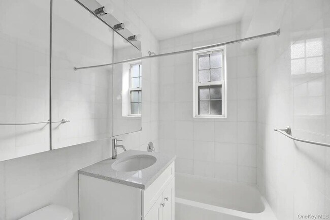 Building Photo - 1 Ash Pl