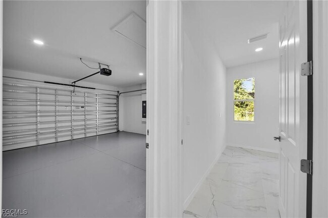 Building Photo - 3210 30th St SW