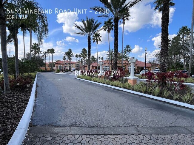 Building Photo - 5451 Vineland Rd