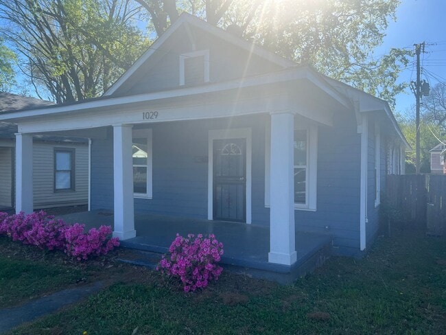 Building Photo - 1029 Bruce St
