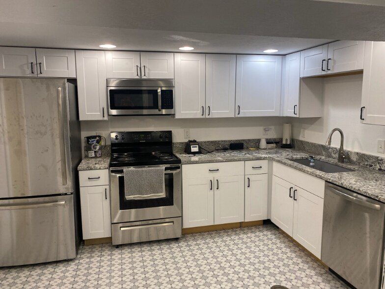 Building Photo - 6097 Quail Ct