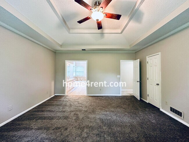 Building Photo - Blue Valley Schools, Granite Counters, Fin...