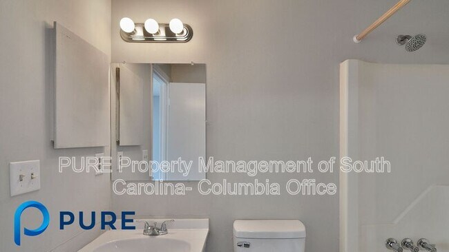 Building Photo - 521 Hickory Hill Dr